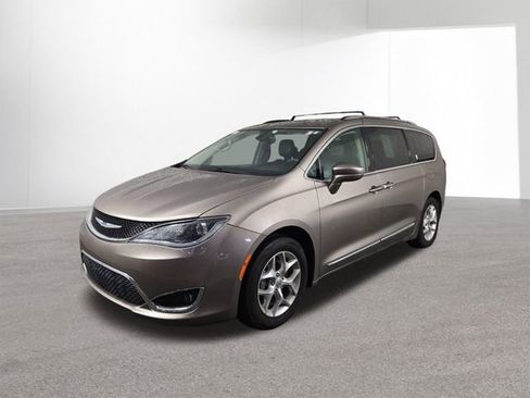 Used 2017 Chrysler Pacifica Touring-L Plus w/ Tire & Wheel Group FWD image 2