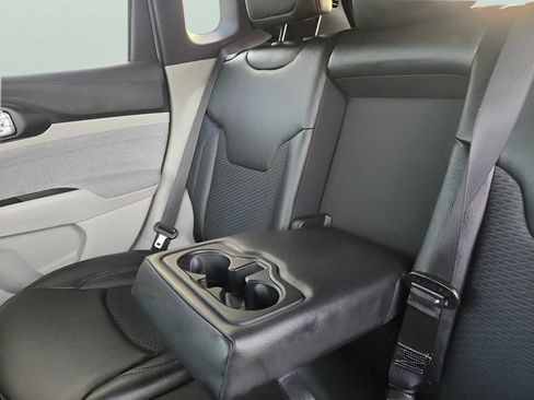 Used 2024 Jeep Compass Latitude image 28