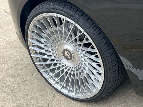 Used 2020 Rolls-Royce Dawn RWD image 6