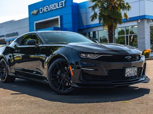 Used 2021 Chevrolet Camaro SS RWD image 1
