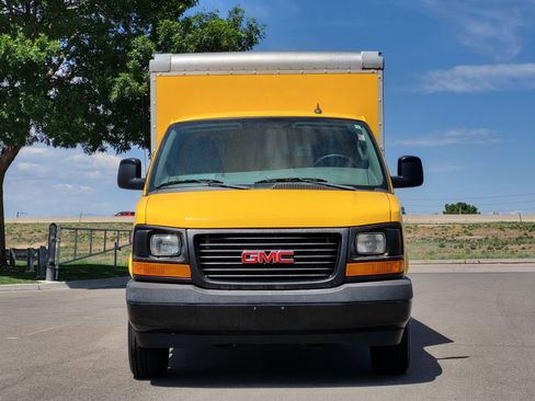 Used 2017 GMC Savana 3500 RWD image 2