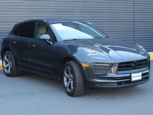 Certified 2025 Porsche Macan image 10