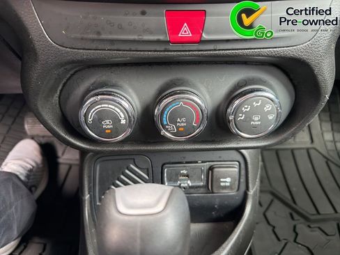Certified 2016 Jeep Renegade Sport w/ Power & Air Group FWD image 55