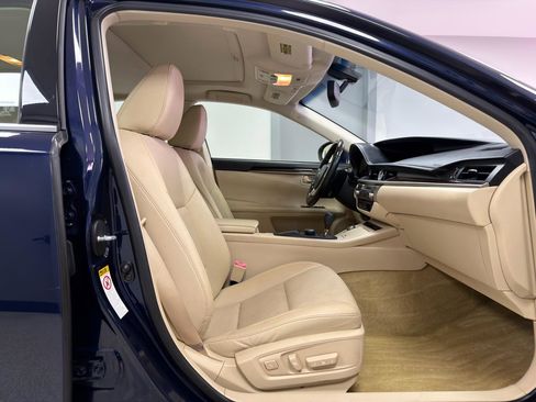 Used 2014 Lexus ES 350 w/ Premium Package FWD image 10