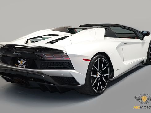 Used 2019 Lamborghini Aventador S image 7