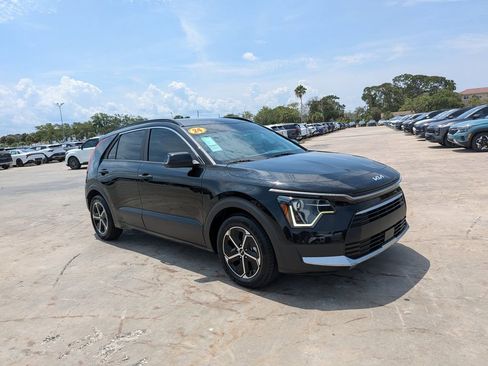 Certified 2024 Kia Niro EX FWD image 2