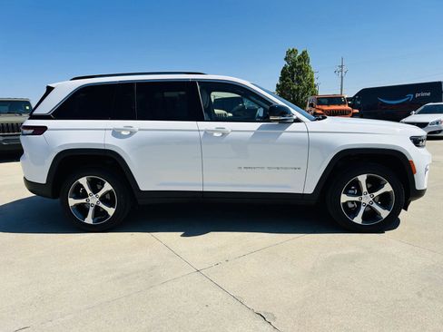 Used 2023 Jeep Grand Cherokee Limited AWD/4WD image 42