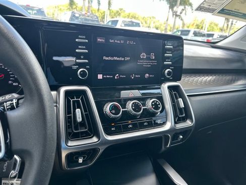 Used 2023 Kia Sorento LX FWD image 29