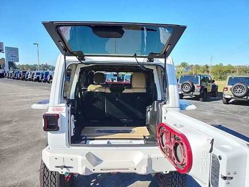 Used 2018 Jeep Wrangler Unlimited Sahara w/ Dual Top Group image 18