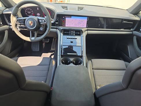 Used 2024 Porsche Panamera image 16