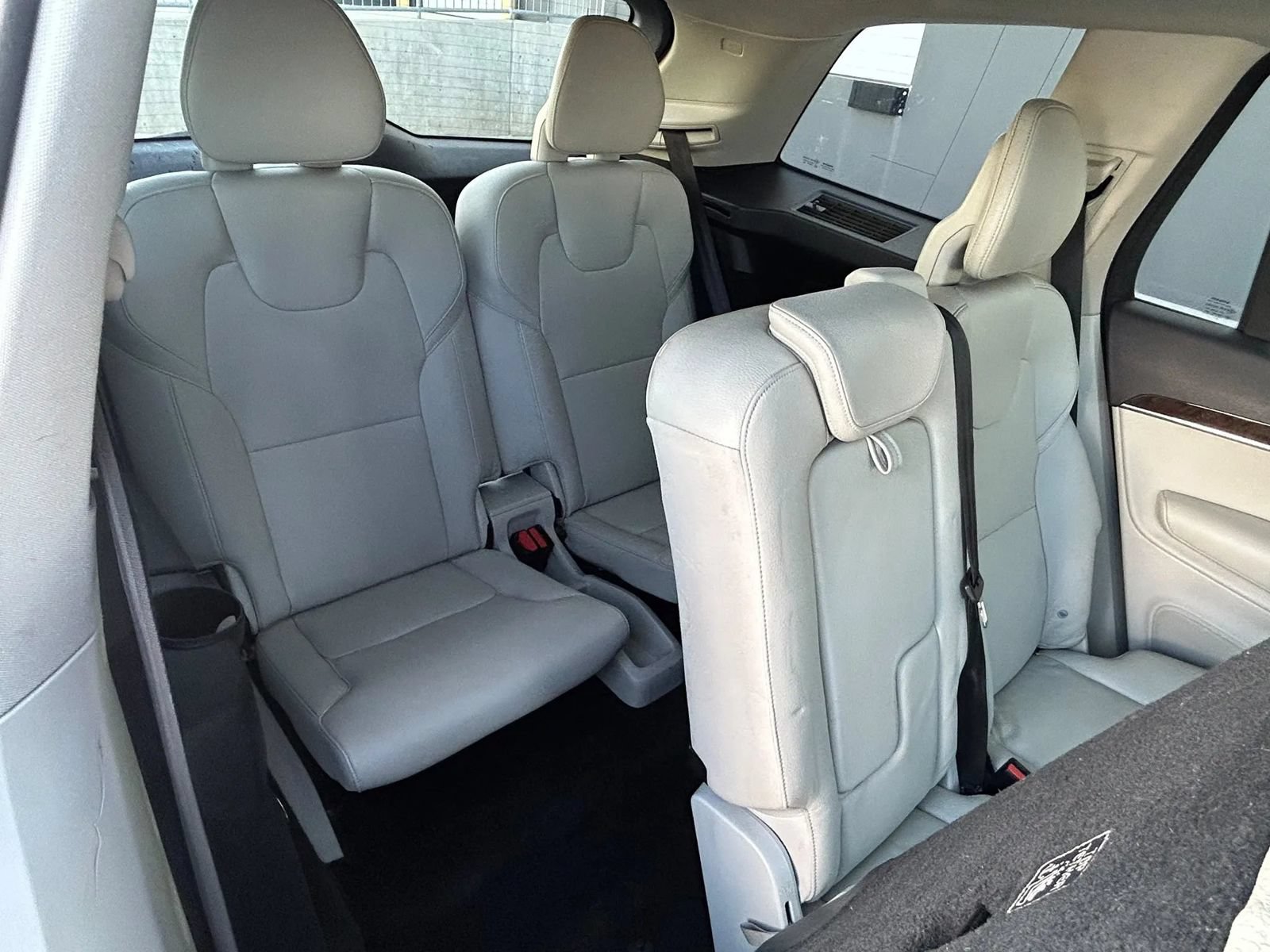 Used 2016 Volvo XC90 T6 Momentum w/ Momentum Plus Package AWD/4WD image 13