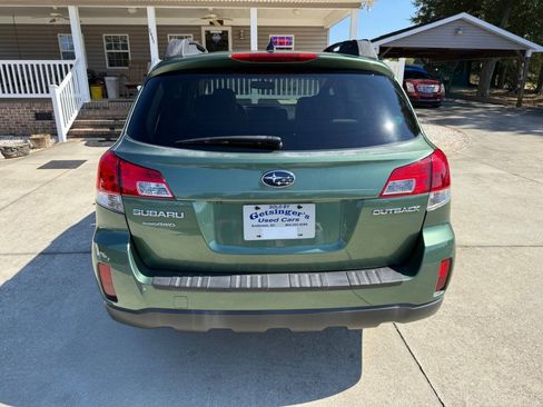 Used 2013 Subaru Outback 2.5i Limited w/ Moonroof Pkg AWD/4WD image 3