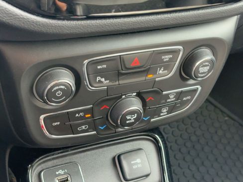 Used 2021 Jeep Compass Latitude image 22