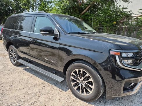 Used 2025 Ford Expedition Platinum AWD/4WD image 4