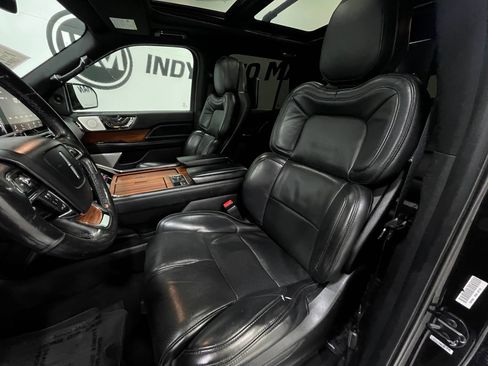 Used 2019 Lincoln Navigator Reserve AWD/4WD image 14