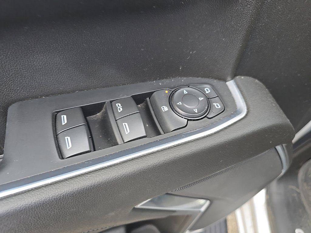Used 2022 Chevrolet Silverado 1500 LT w/ Safety Package AWD/4WD image 9