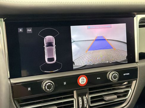 Used 2025 Porsche Macan image 24