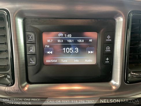 Used 2015 Dodge Challenger SXT image 26