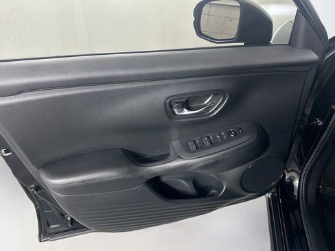 Used 2023 Honda HR-V LX image 17