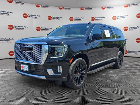 Used 2023 GMC Yukon XL Denali AWD/4WD image 3