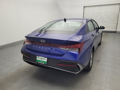 Used 2025 Hyundai Elantra SE FWD image 6