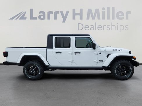 New 2025 Jeep Gladiator Willys image 7
