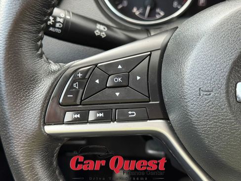 Used 2018 Nissan Rogue SV image 27