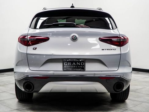 Used 2023 Alfa Romeo Stelvio Ti image 9
