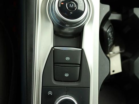 Used 2020 Ford Explorer XLT w/ Comfort Package AWD/4WD image 20