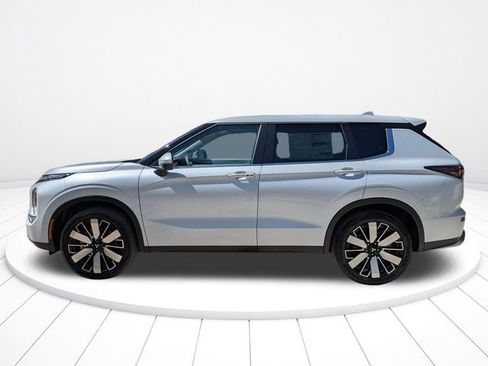 New 2026 Mitsubishi Outlander SE image 7