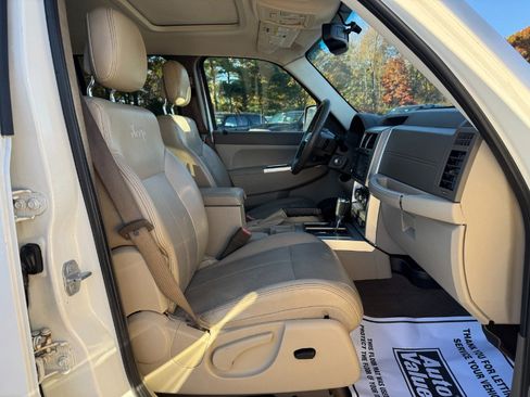 Used 2010 Jeep Liberty Limited image 19