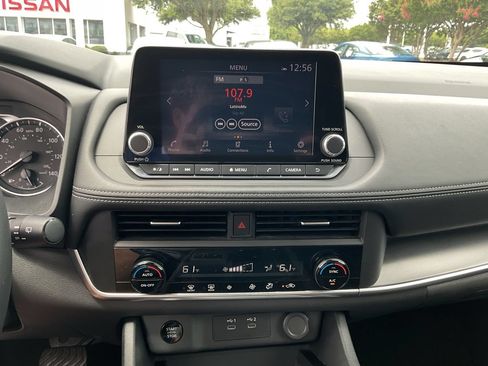 Used 2025 Nissan Rogue SV FWD image 25