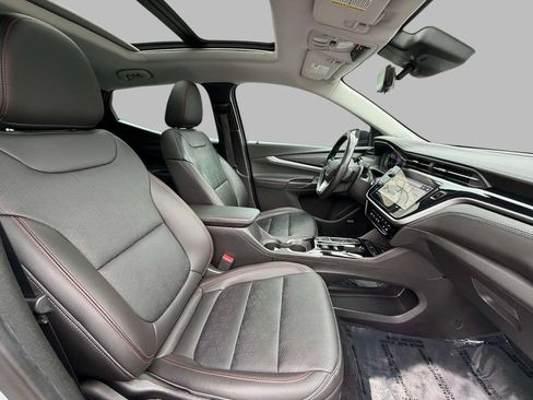 Used 2023 Chevrolet Bolt EUV Premier w/ Sun & Sound Package FWD image 14