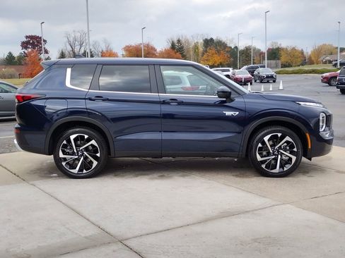 New 2025 Mitsubishi Outlander SE image 14