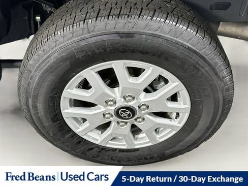 Used 2025 Toyota Tacoma SR5 AWD/4WD image 39