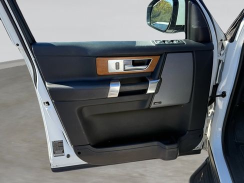 Used 2016 Land Rover LR4 HSE image 30