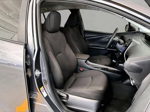 Used 2021 Toyota Prius LE FWD image 9