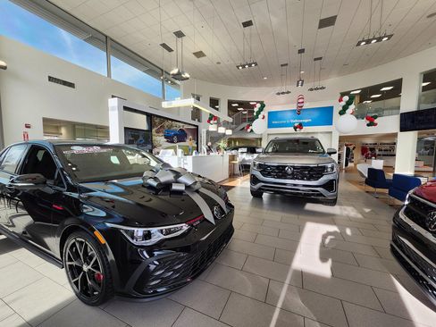 Used 2019 Jeep Cherokee Limited w/ Luxury Group image 33