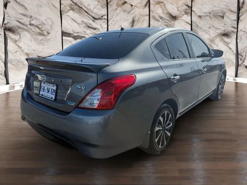 Used 2016 Nissan Versa SV image 3