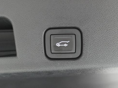 Used 2024 Chevrolet Traverse LT w/ Midnight/Sport Edition image 7