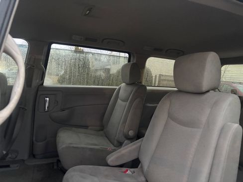 Used 2014 Nissan Quest S image 12