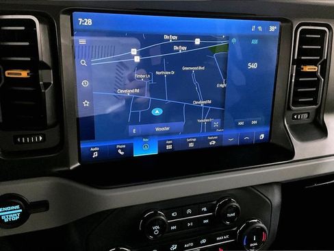 Used 2022 Ford Bronco Badlands image 10