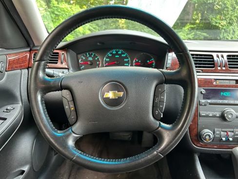 Used 2011 Chevrolet Impala LT FWD image 10