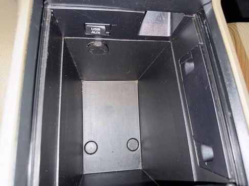 Used 2011 Toyota Venza AWD w/ Convenience Pkg image 29