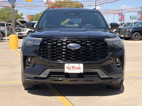 Used 2025 Ford Explorer ST-Line w/ ST-Line Street Pack AWD/4WD image 2