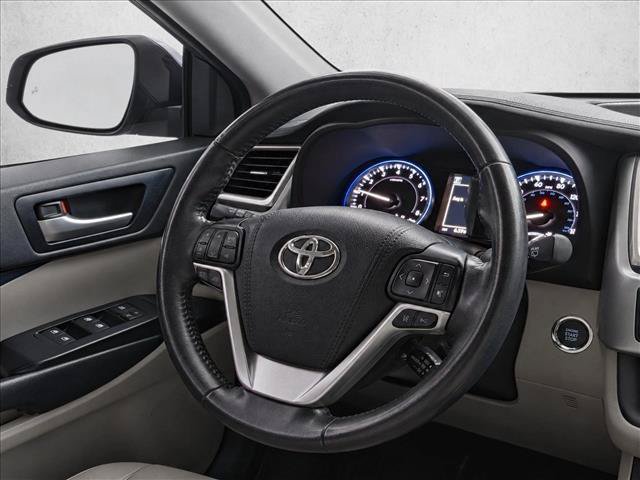 Used 2018 Toyota Highlander XLE AWD/4WD image 19