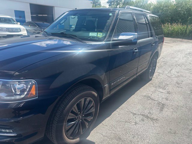 Used 2017 Lincoln Navigator Select AWD/4WD image 4