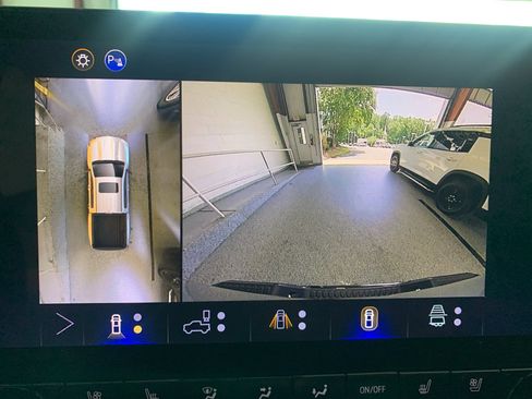 New 2026 Chevrolet Colorado ZR2 w/ Technology Package AWD/4WD image 21