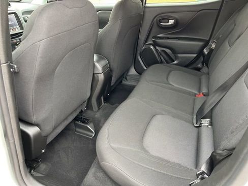 Used 2023 Jeep Renegade Latitude image 26