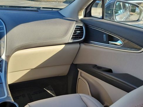 Used 2019 Lincoln Nautilus Select image 21